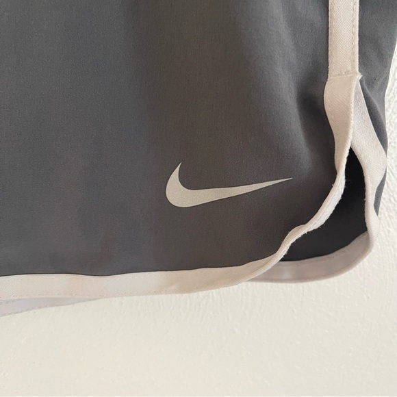 Nike Dri-Fit Gray Golf Skort size medium EUC back pocket air venting - Picture 6 of 14